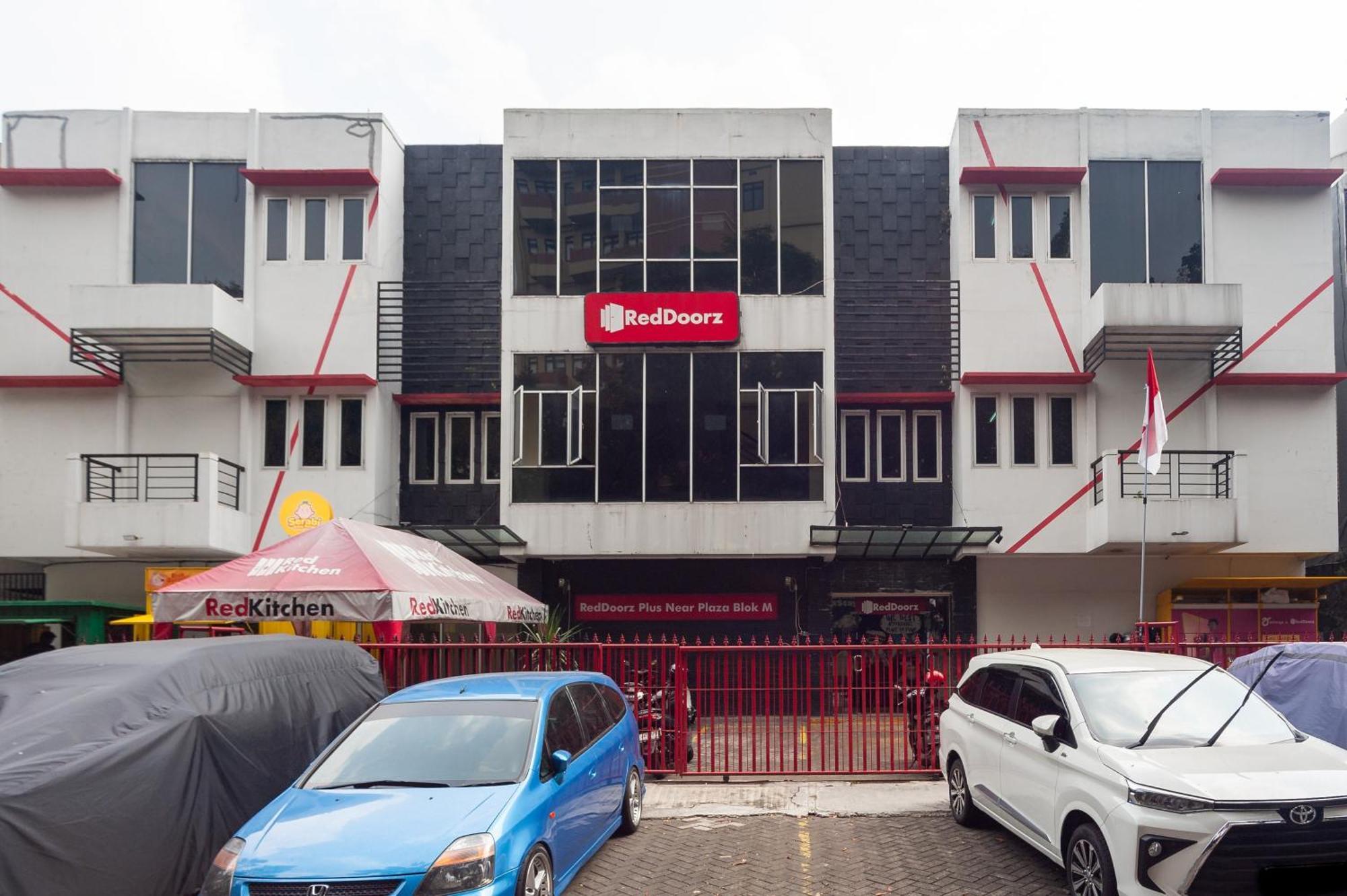 Reddoorz Plus Near Plaza Blok M Jakarta Extérieur photo