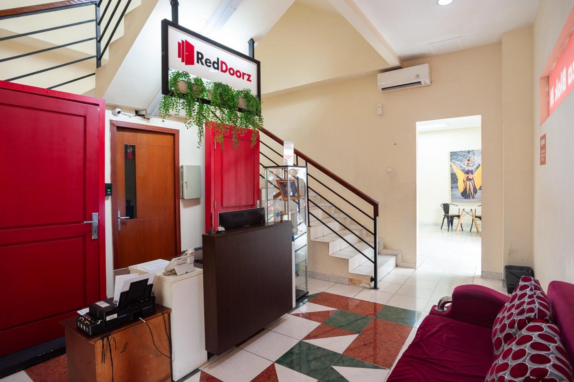 Reddoorz Plus Near Plaza Blok M Jakarta Extérieur photo