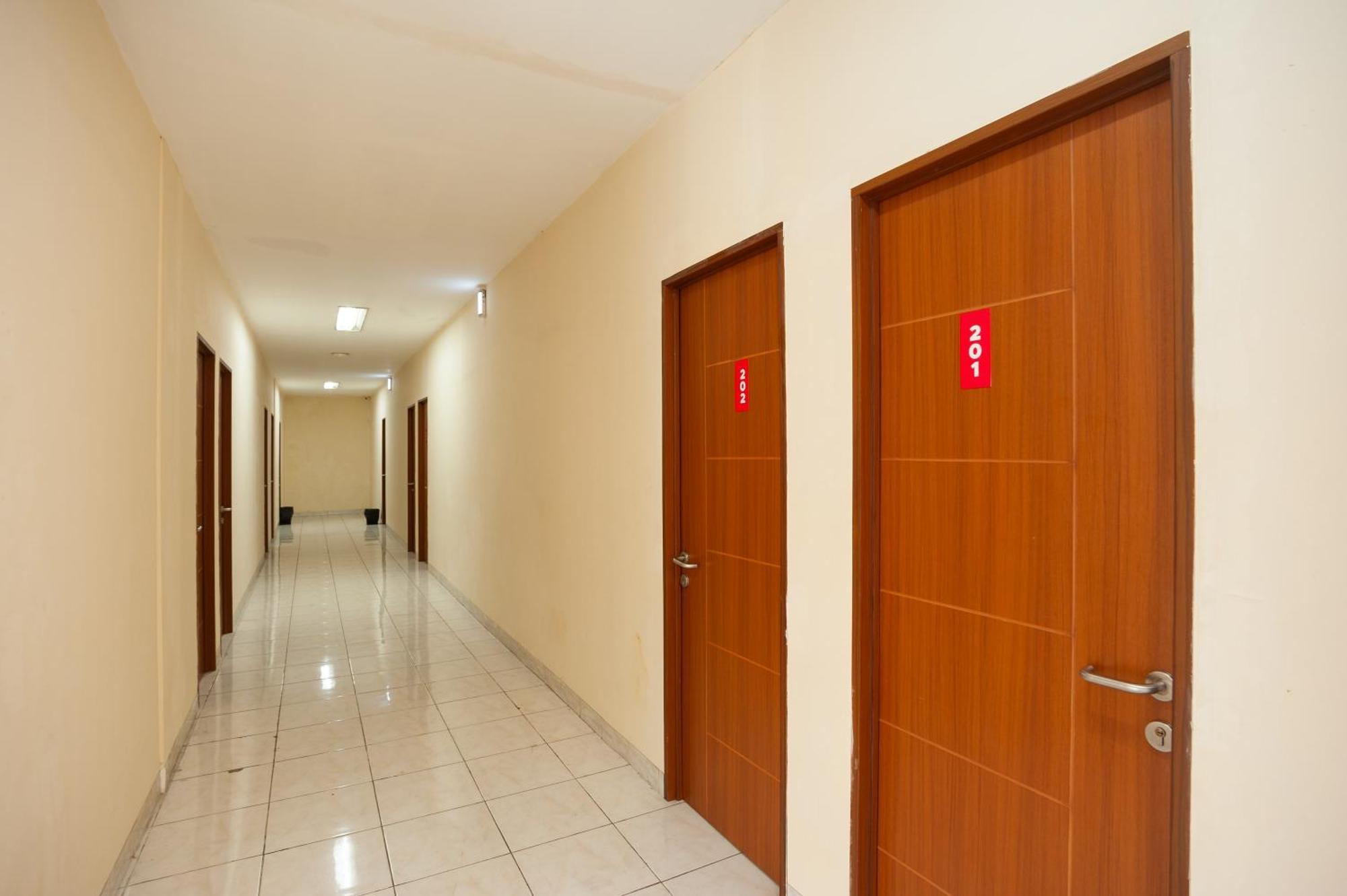 Reddoorz Plus Near Plaza Blok M Jakarta Extérieur photo